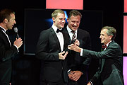 Kai Pflaume, Publikums-Preisträger Manuel Neuer , Ralf Möller, Thomas Günther, Gesamtvertriebsleiter Audi Süd, beim 7. Audi Generation Award 2013 im Ballsaal im Hotel Bayerischer Hof